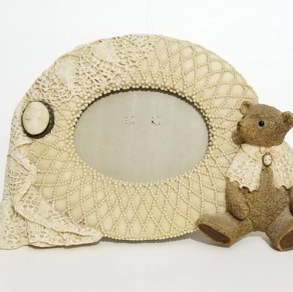 Vintage 1993 oval picture frame 